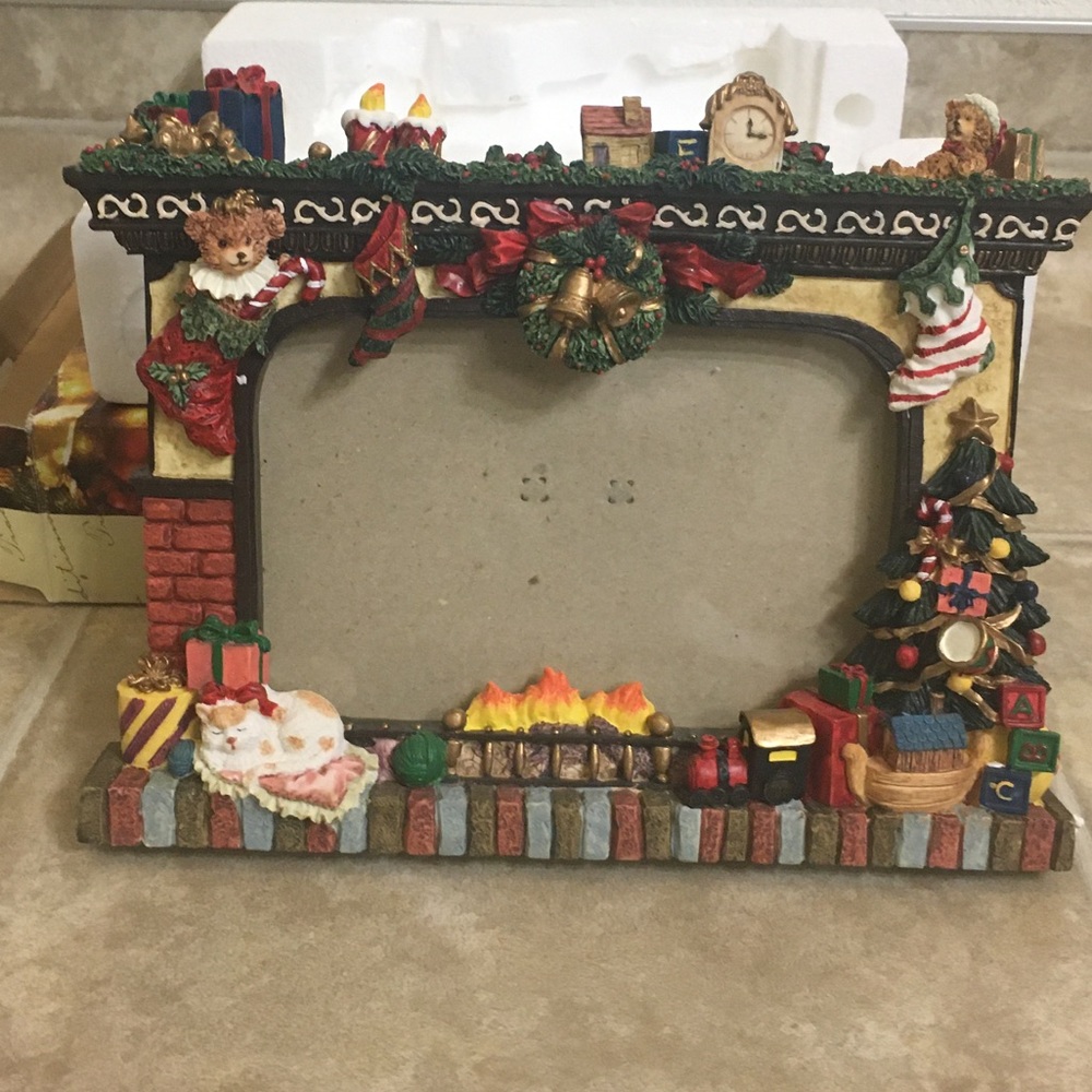 NWT Beautifully Detailed Christmas Frame